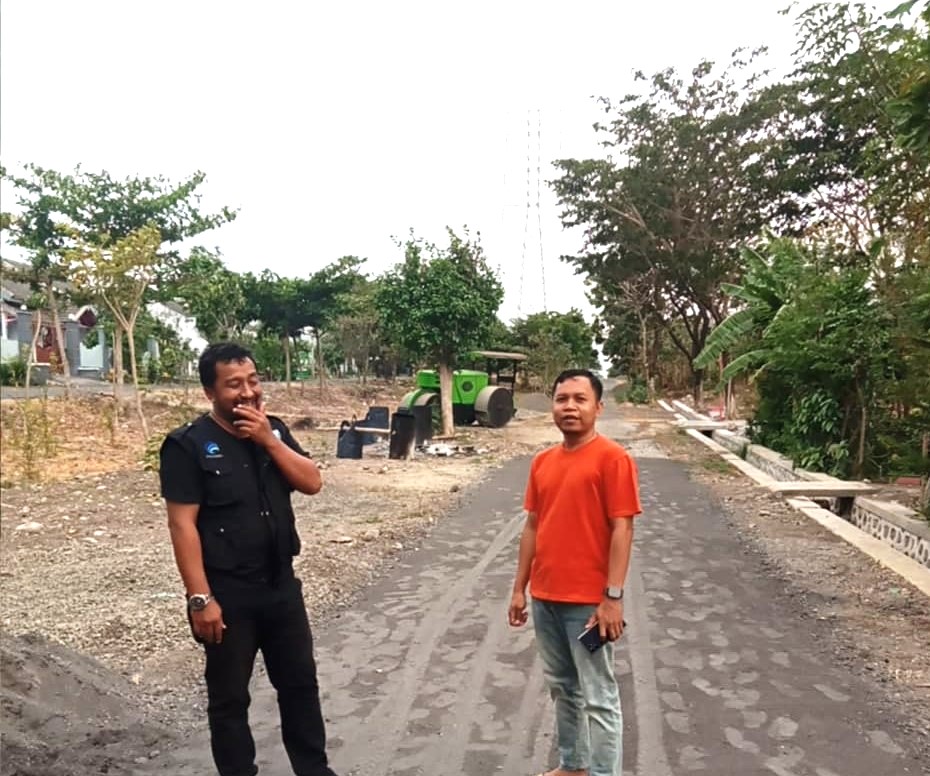 Pastikan Kualitas, Kades Banjarsawah Kawal Langsung Perbaikan Jalan Desa